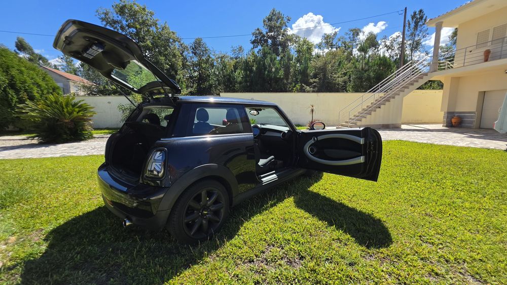 Mini Cooper one D 1.6 90cv 
Farolins traseiros modernos em Led.
Oleo e filtros mudados à 5000km.
Bancos aquecidos, volante multifunções