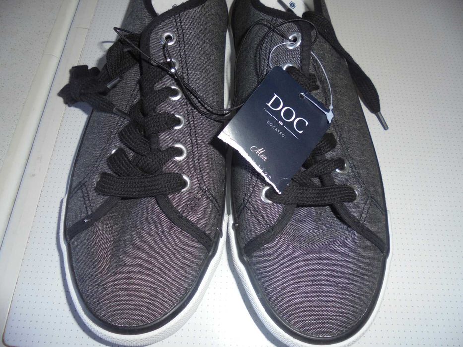 ténis de homem novos com etiqueta