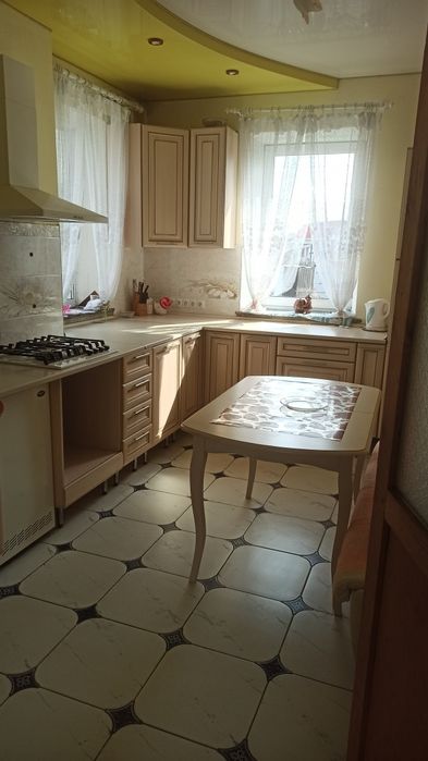 Продам двоповерховий будинок.