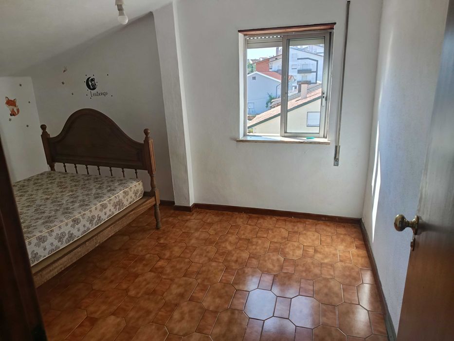 ALUGA SE T1 São Martinho do Bispo / Fala