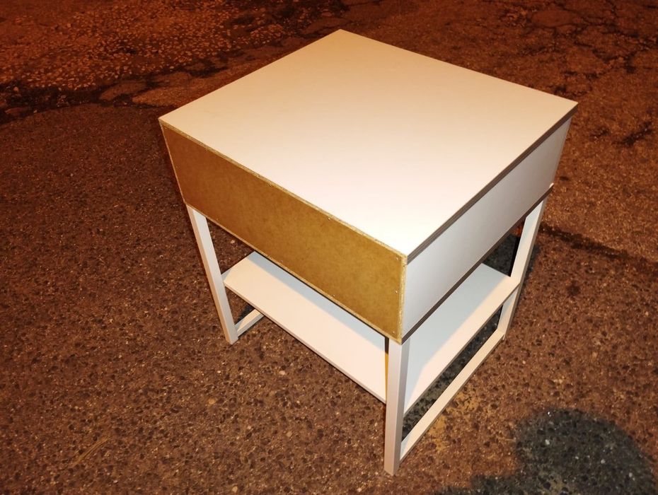 Mesa de cabeceira moderna- NOVA