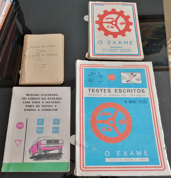 conjunto de antigos manuais de condução