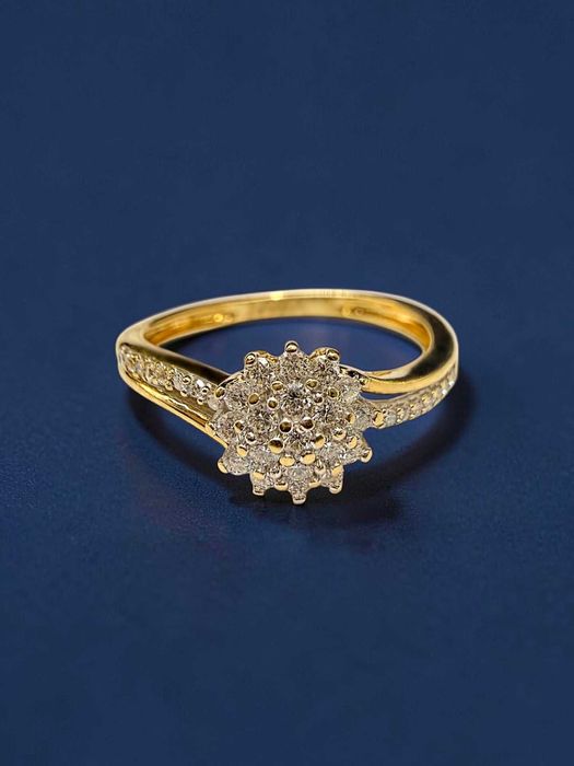 Złoty pierścionek z brylantami 0,28 ct | 585 | 1,86 g | Rozmiar 11