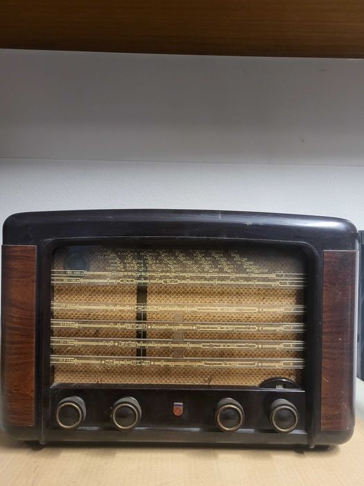 Rádio Vintage Philips – Multibandas (Anos 40/50)