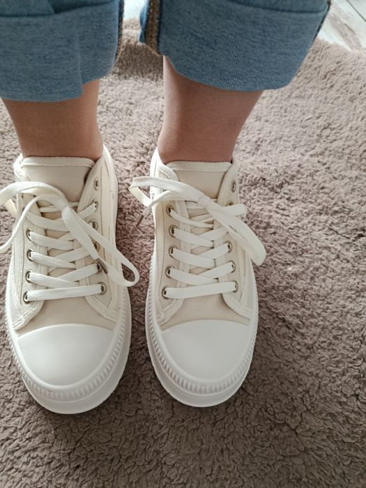 Sneakersy  w różnych rozmiarach