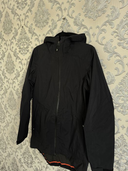 Жіноча курточка Peak Performance size M