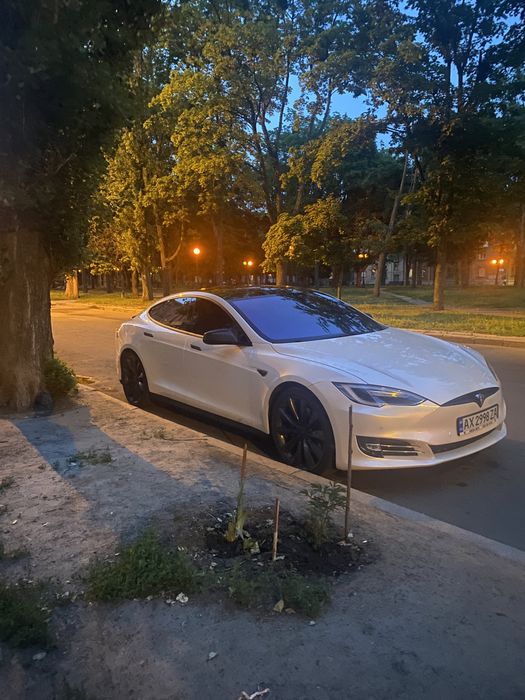 Tesla Model S Signature Performance 2012 (416 л.с.)