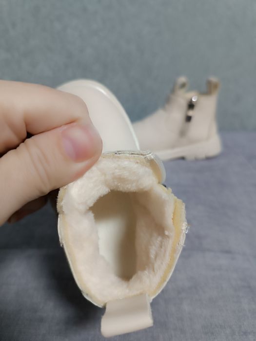 Модні черевички для дівчинки