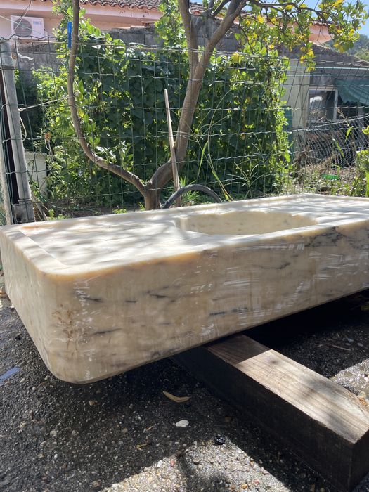 Banca em marmore maciço