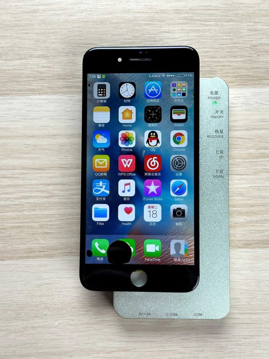 Oryginalny wyświetlacz do iPhone 8 Plus – Czarny