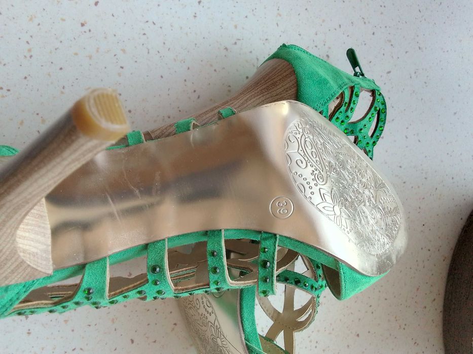 Piękne zamszowe  buty na wielkie wyjście