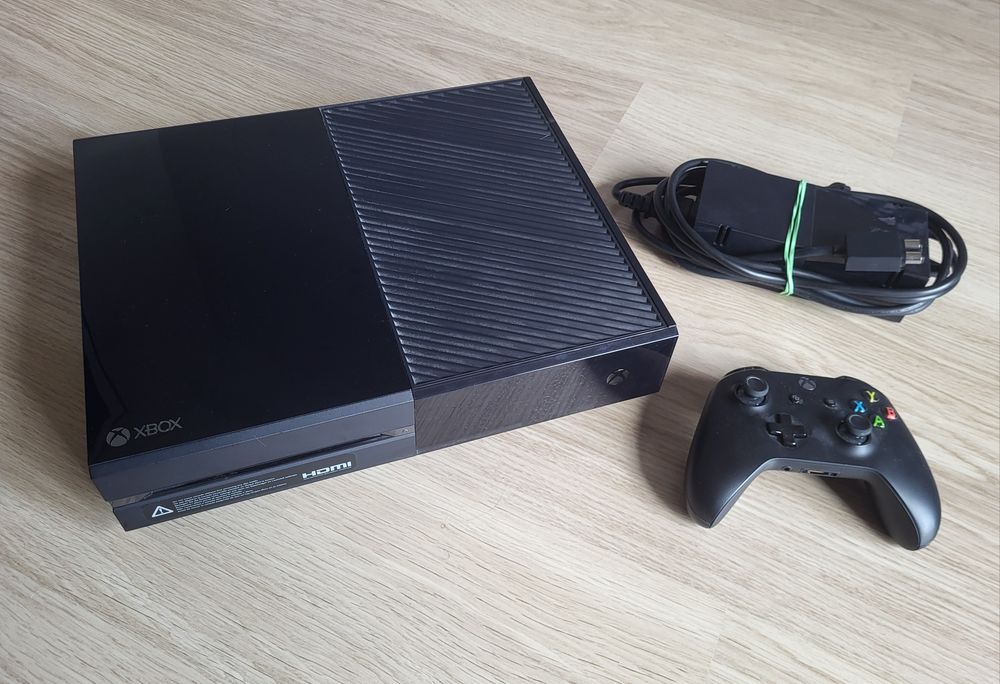 Zestaw Xbox One 500GB + Pad + Okablowanie