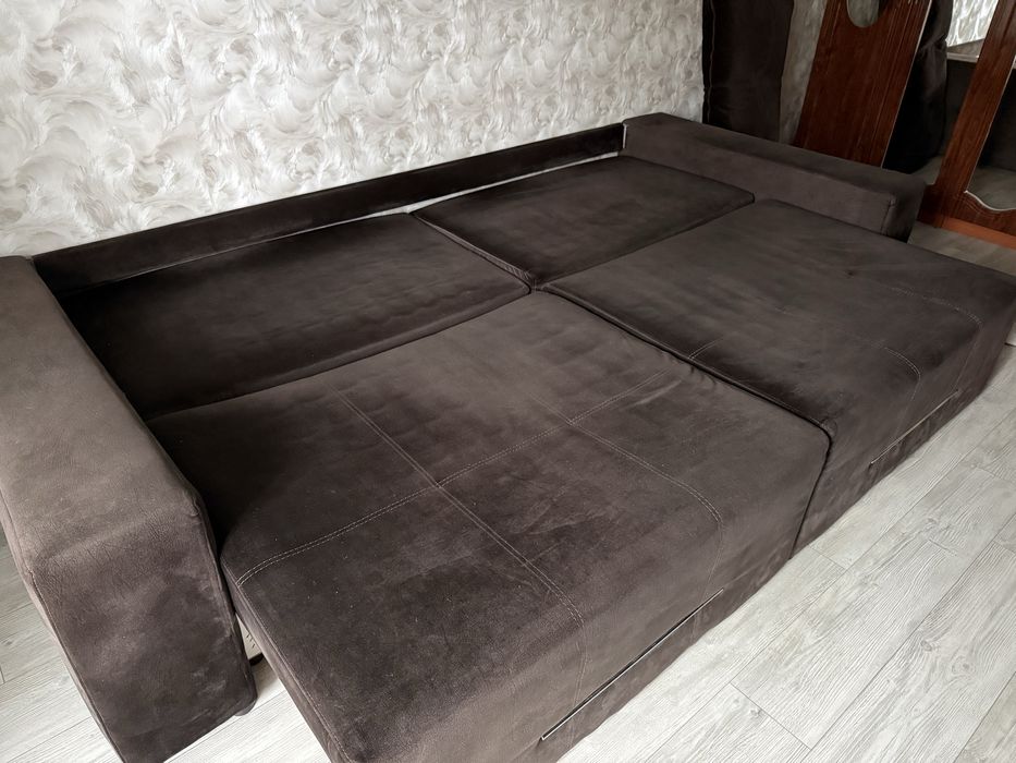 Диван в гарному стані