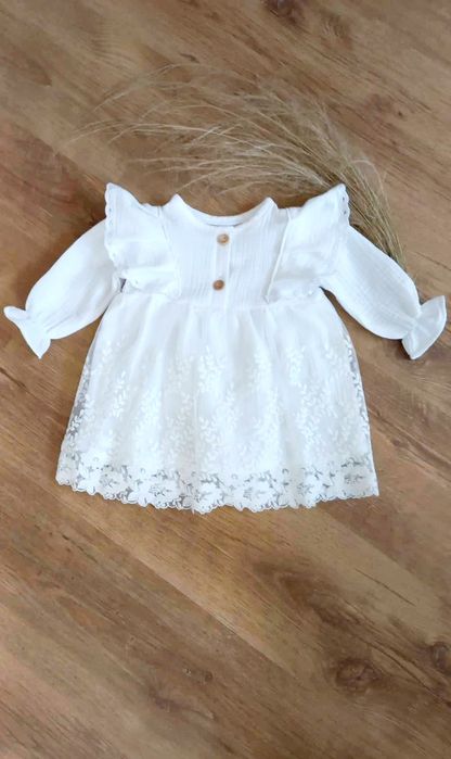 Sukienka do chrztu z muślinu