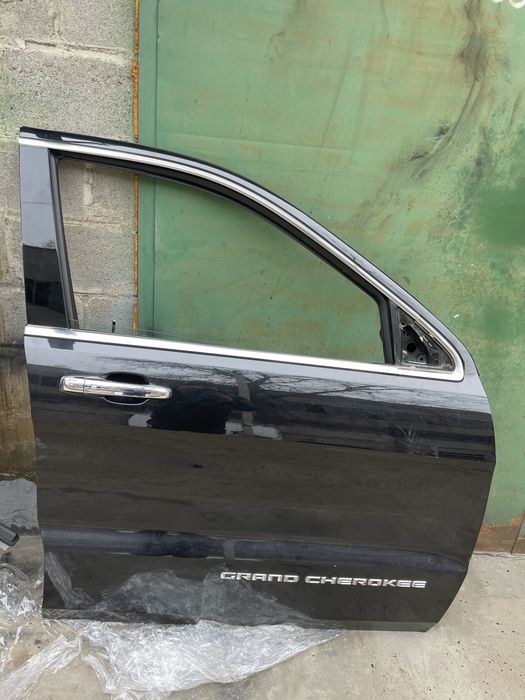 Двері Jeep Grand Cherokee WK2