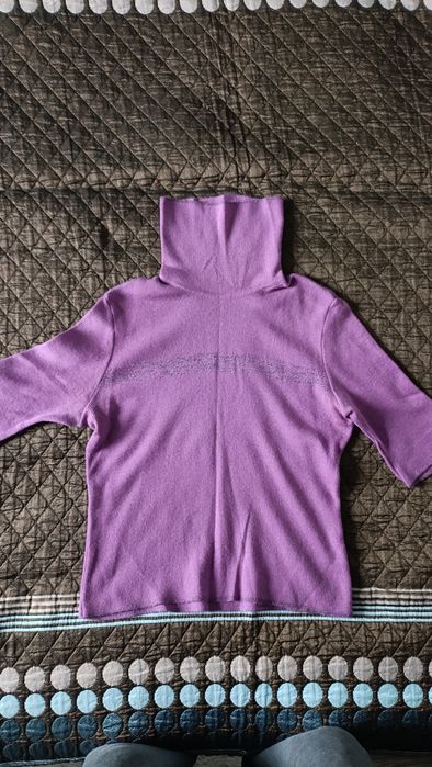 Светр -гольф з коротким рукавом.