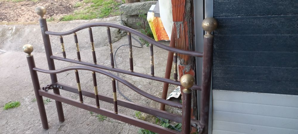 Cama em ferro antiga