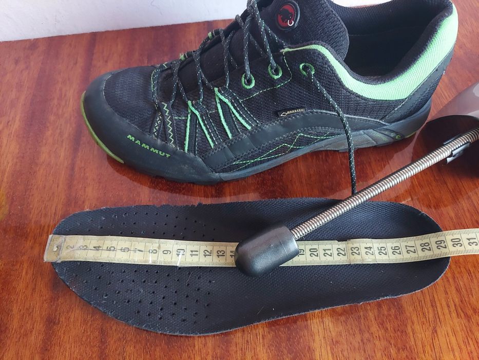 Кроссовки трекінгові mammyt gore tex оригінал 

Розмір по бірці:
UK 9.