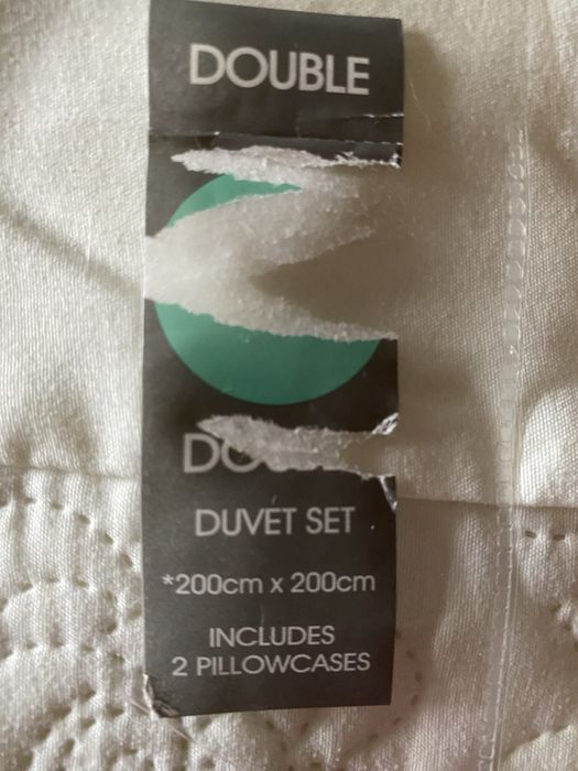 Capa de Edredon com 2 fronhas.