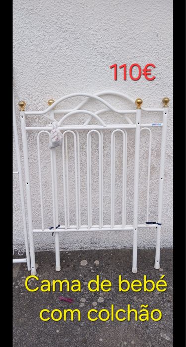 Cama de bebé com colchão em ferro