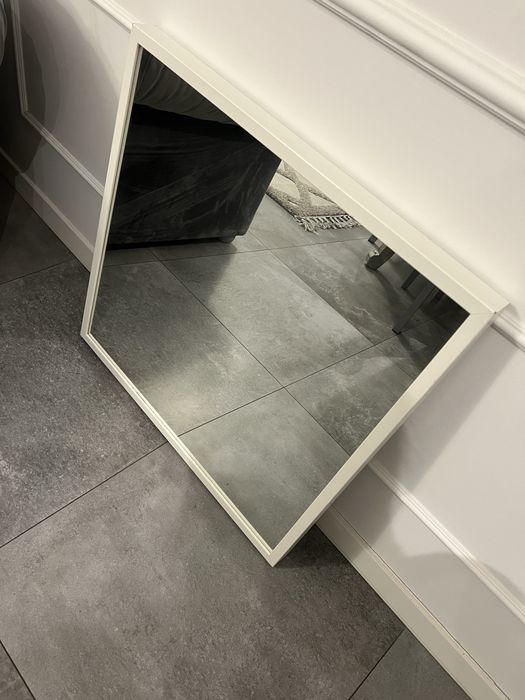 Lustro w białej ramie IKEA