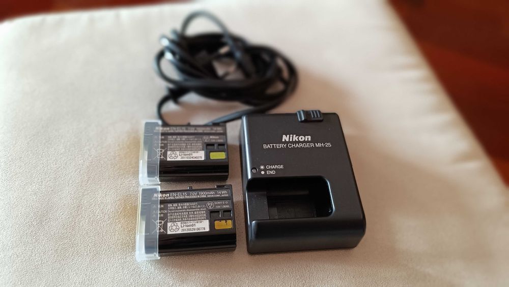 Máquina fotográfica Nikon D7000 Lente AF-S 18-200 Flash SB-910 OFERTAS