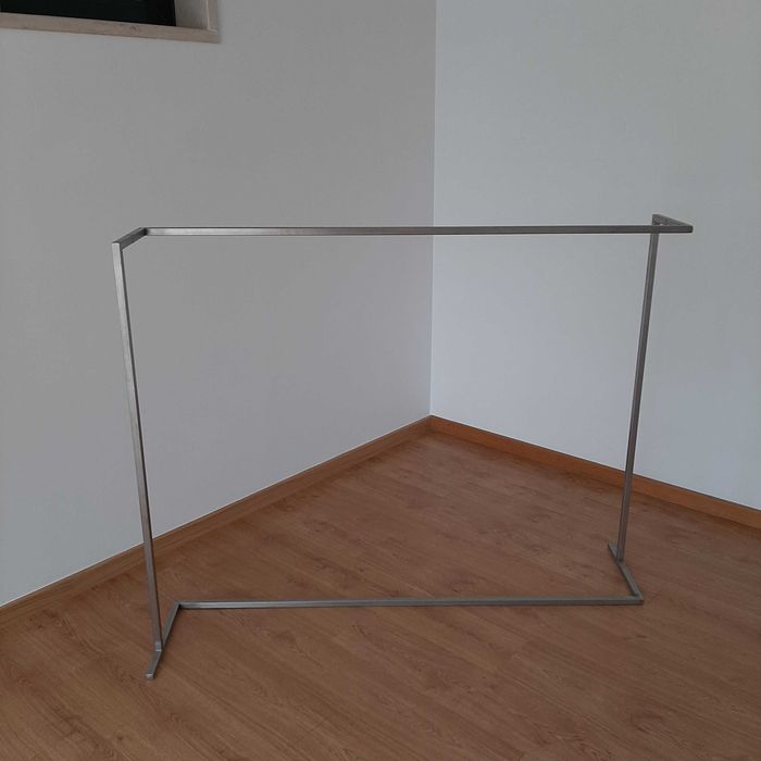 Vendo Charrion de Chão para cabides