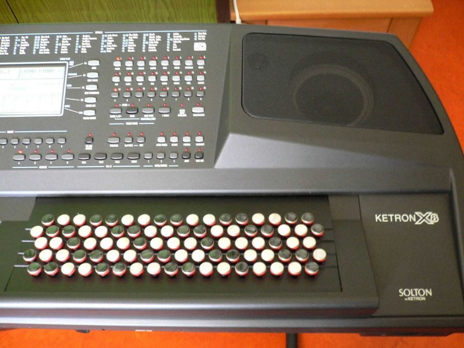 Ketron X8 Com Tripe