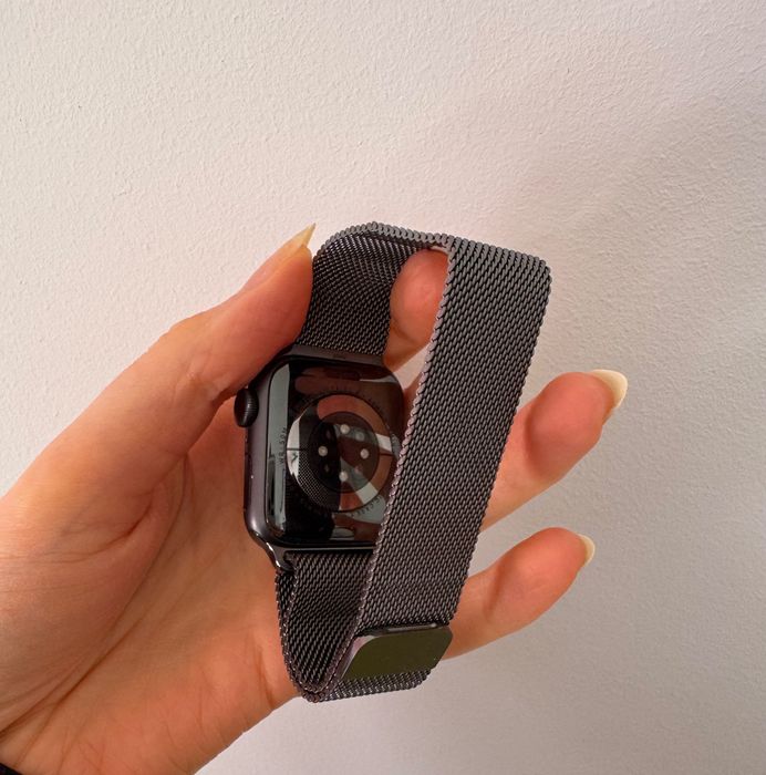 Apple Watch series 6 40mm + Milanese loop + USB ładowarka