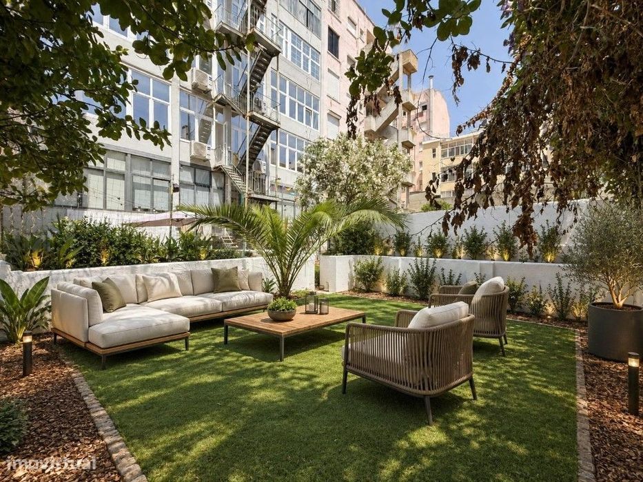 Apartamento T3 Remodelado com 2 Suites, Closet e logradouro na Av. ...