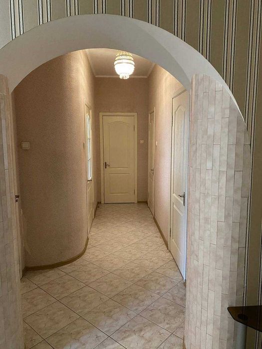 Затишний будинок з більярдною, сауною, садом та квітником, біля лісу!