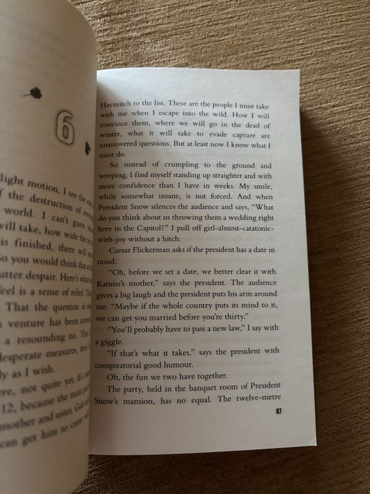 The hunger games catching fire . Suzanne Collins