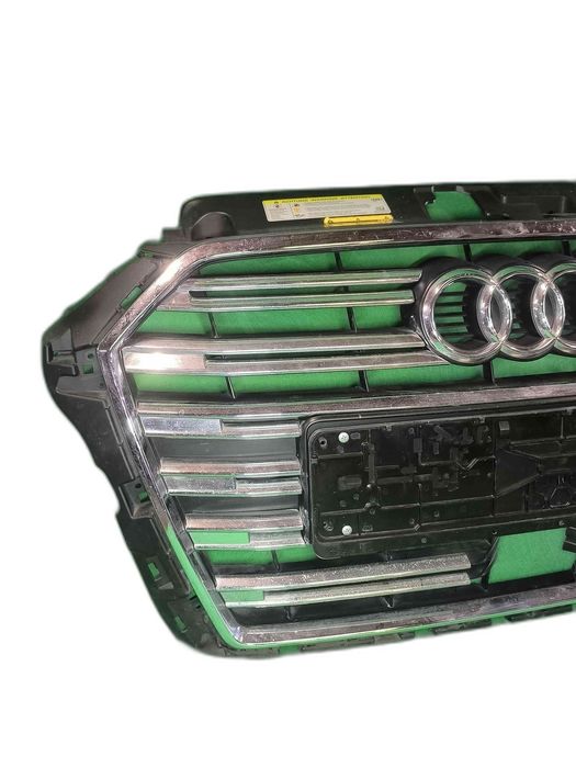 Grelha do Pára-Choques Central AUDI A3 Sportback 8V3853651AB (OEM)