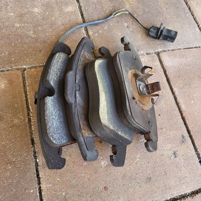 Zaciski ,jarzma + klocki  Audi a4b8
