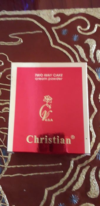 Пудра компактная Christian