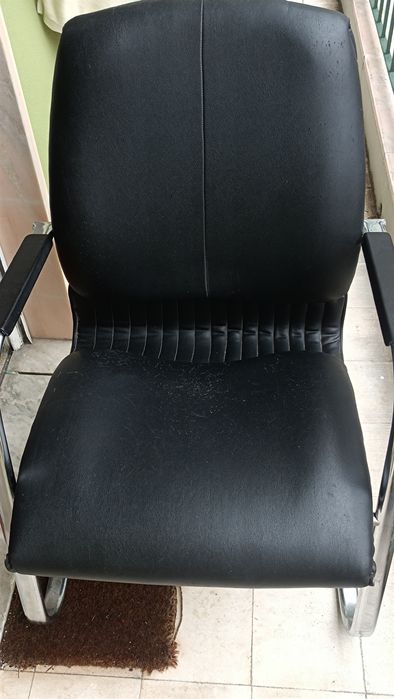 Cadeirão x2 com estrutura em metal