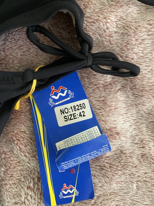 Продам 2 цельных очень красивых  сексуальных новых черных купальника