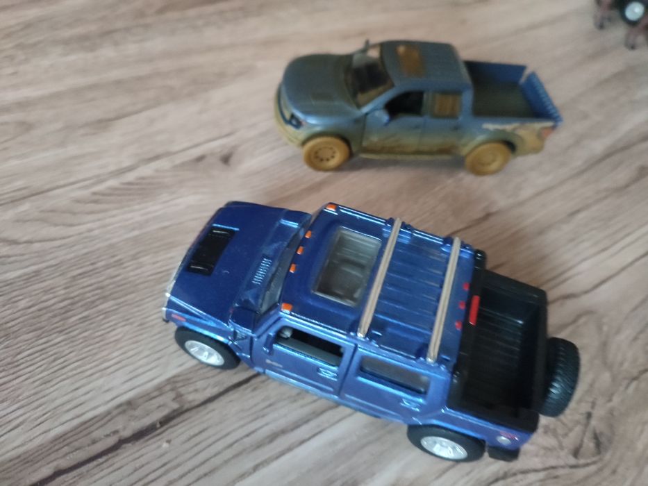 Autka metalowe większe