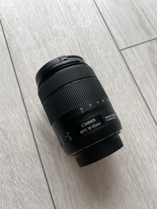 Canon EF-S 18-135mm f/3.5-5.6 IS USM (Nano USM)
