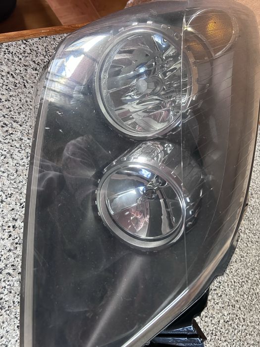 Ótica frontal direita