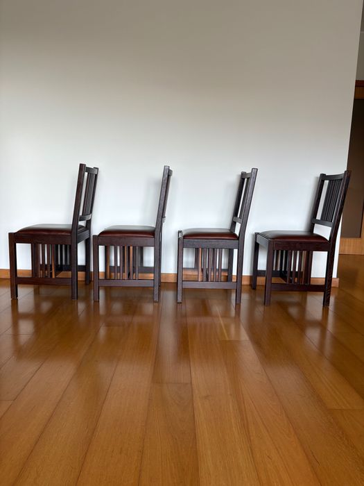 Cadeiras em Madeira Maciça Wengue natural e Pele Natural — Como Novas