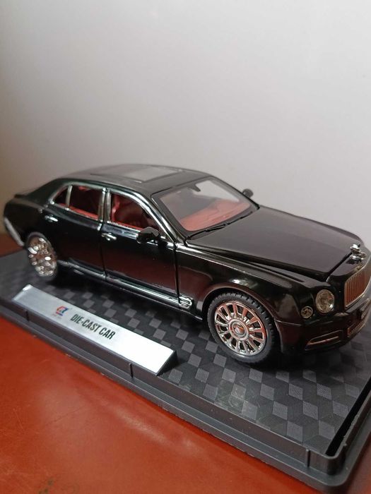 Модель авто Bentley Mulsanne.Limousine.1:24