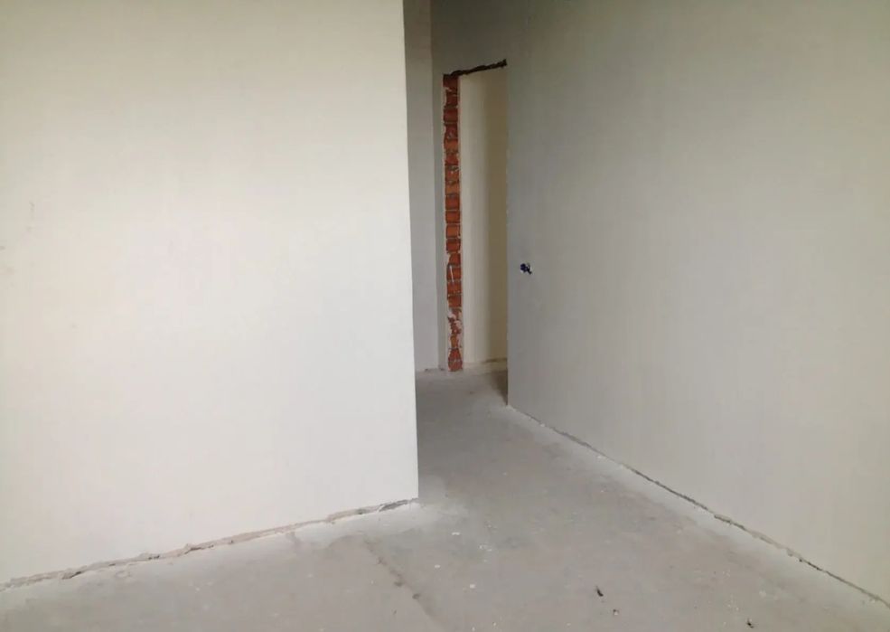 Ремонтні роботи  Шпаклювання • Покраска • Ламінат • Армстронг