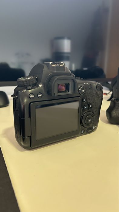 Canon 6d mark 2 + Grip de bateria original