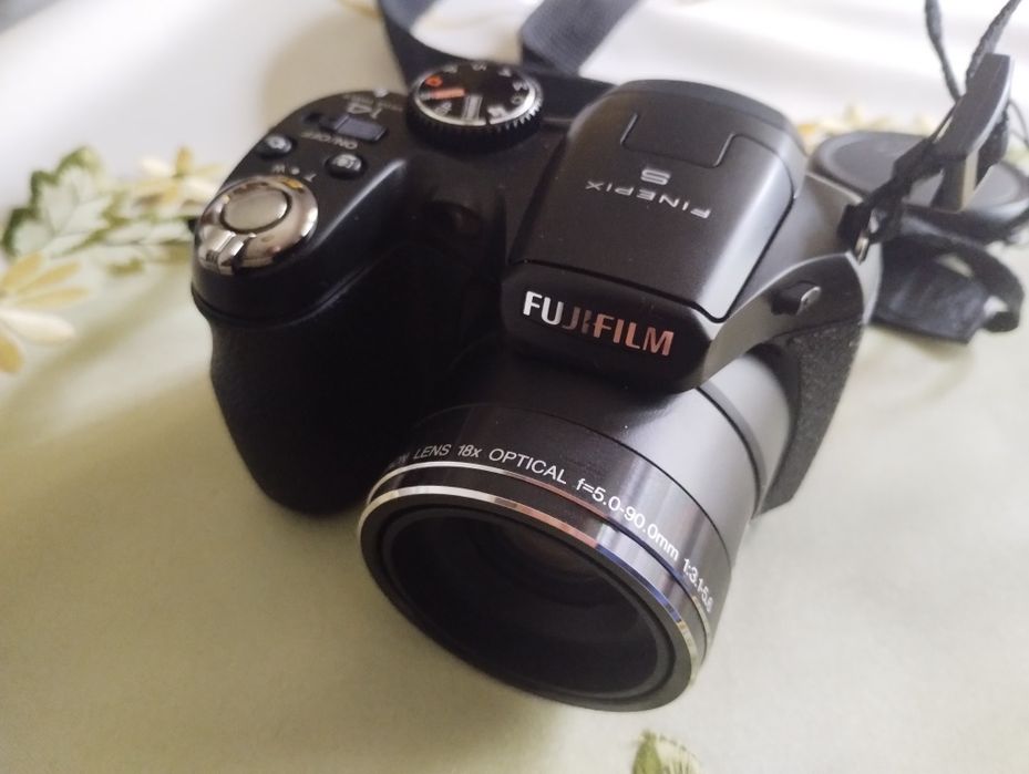 Finepix s2980 w bardzo dobrym stanie pokrowiez
