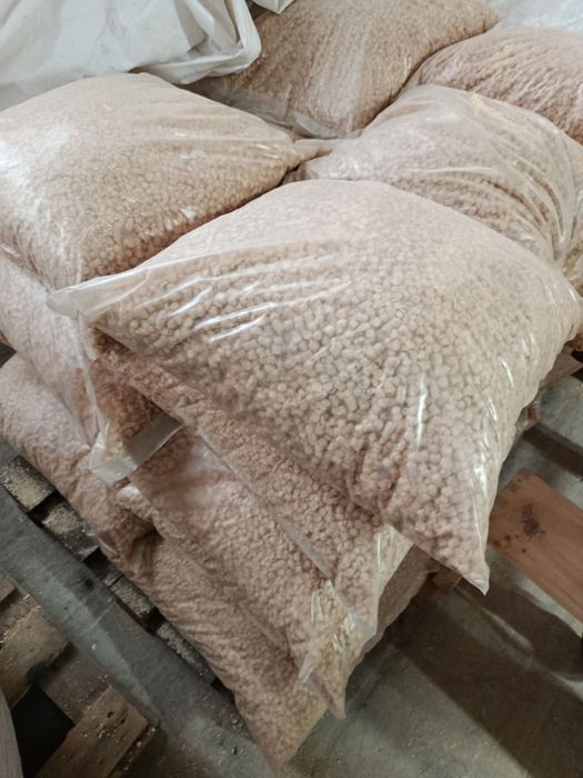 Пеллеты пеллета пелета сосна 8мм светлая