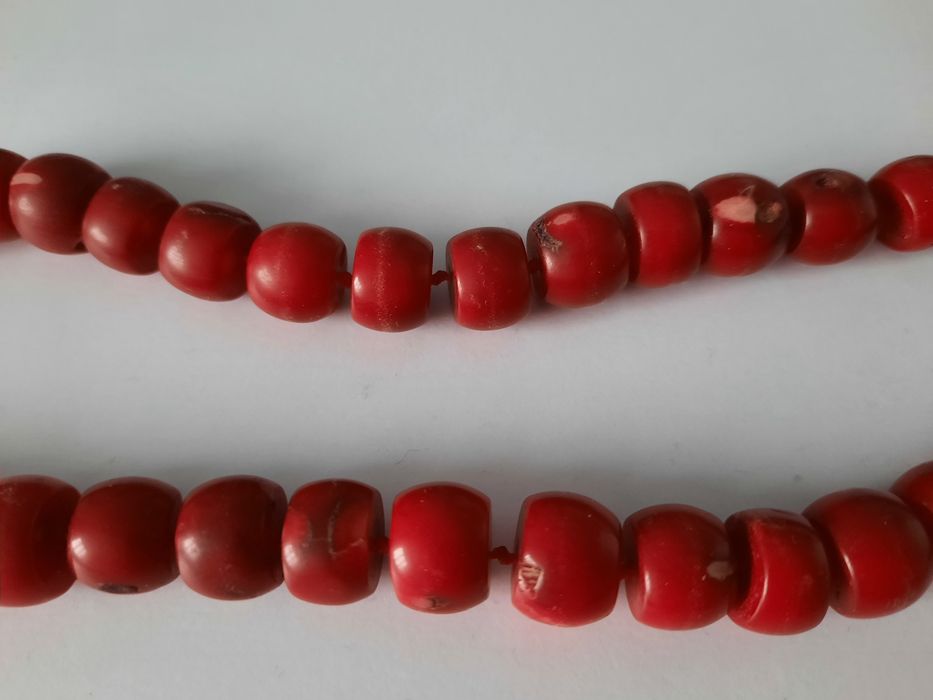 Коралловые бусы бычья кровь