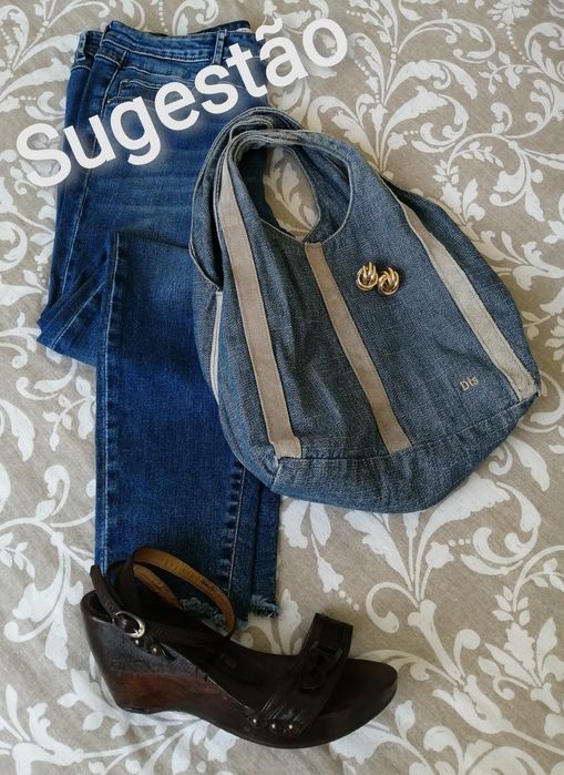 Giríssimas, sandálias de pele, salto de
madeira.