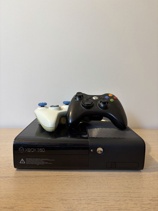 Xbox 360, kinect, 2 pady, zasilacz +gry