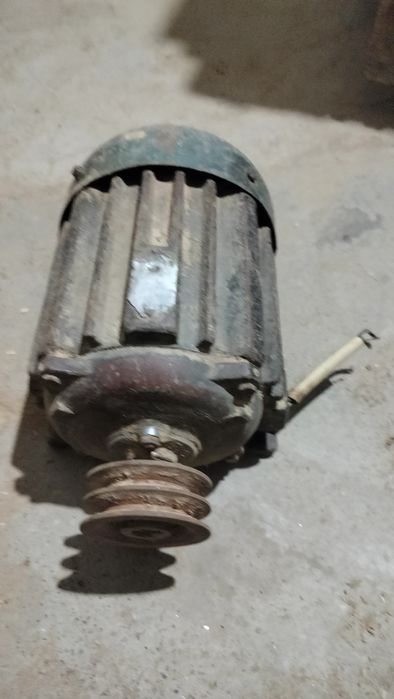 Електродвигуни різної потужності.